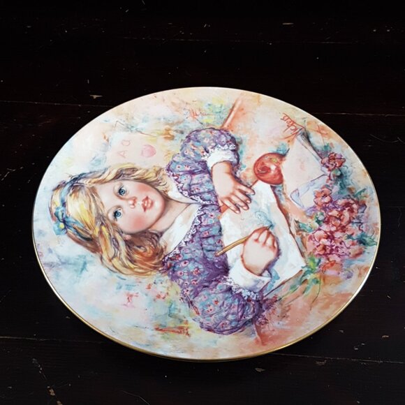 Wedgwood Wistful Mary Vickers Bone China Decorative Wall Plate - Picture 3 of 8